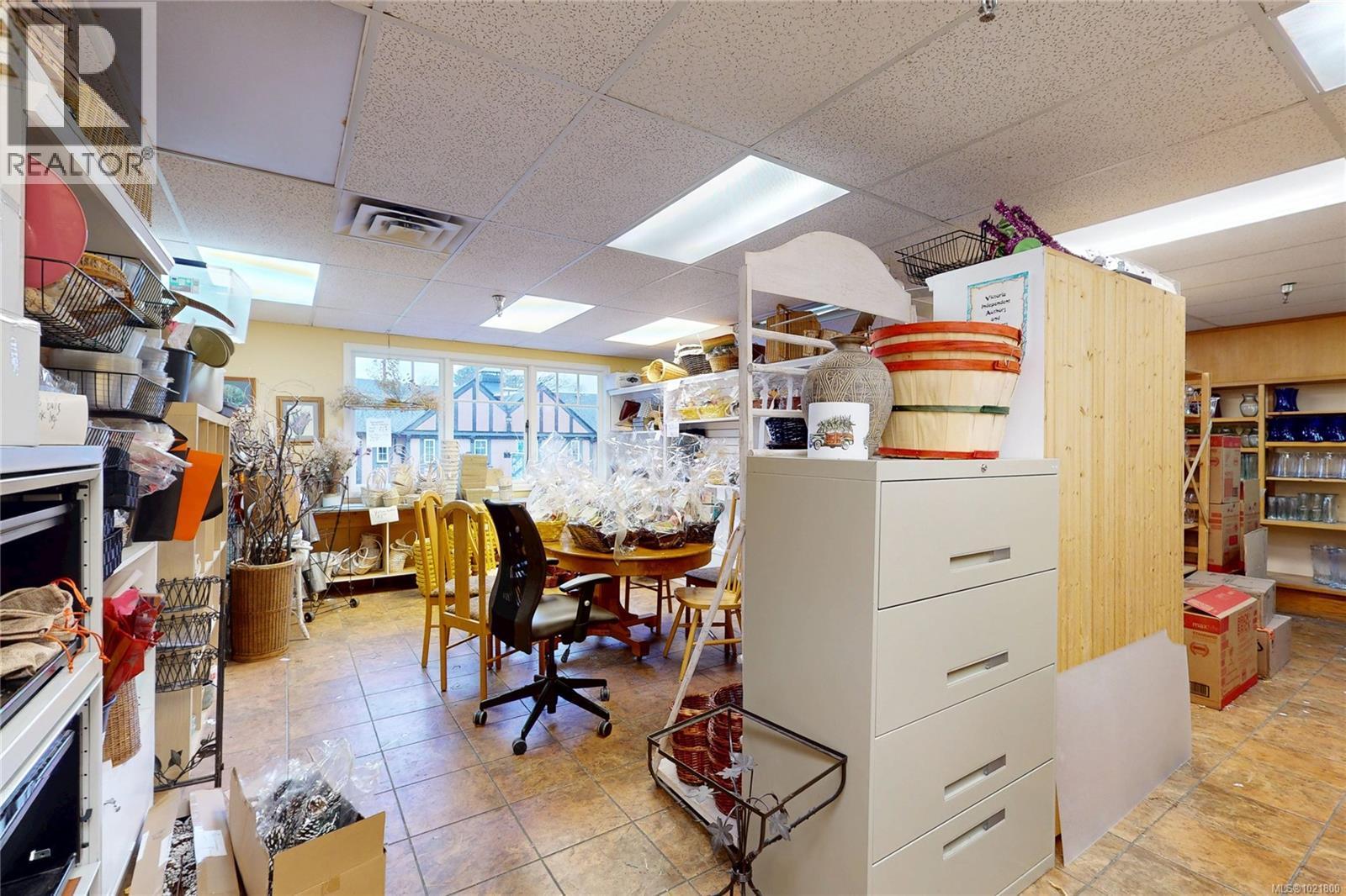 102 2187 Oak Bay Ave, Oak Bay, BC