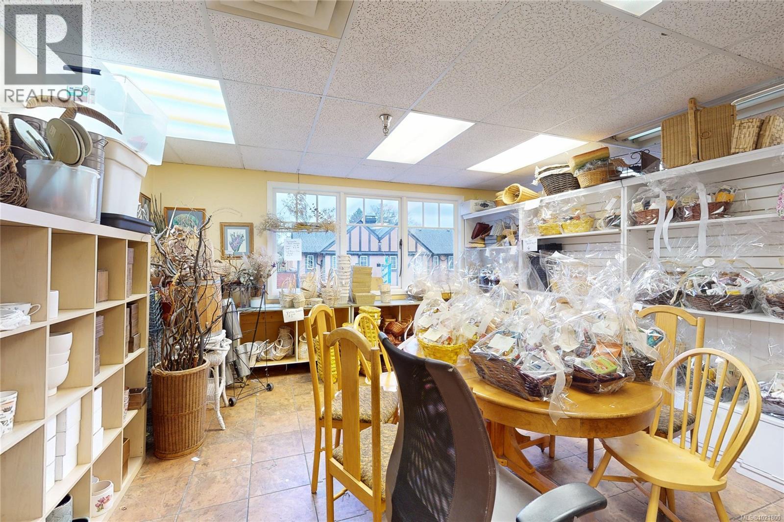 102 2187 Oak Bay Ave, Oak Bay, BC