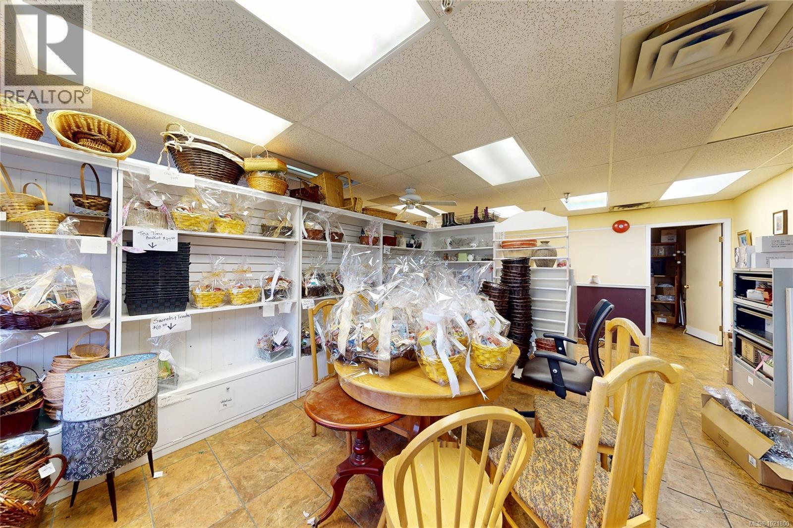 102 2187 Oak Bay Ave, Oak Bay, BC