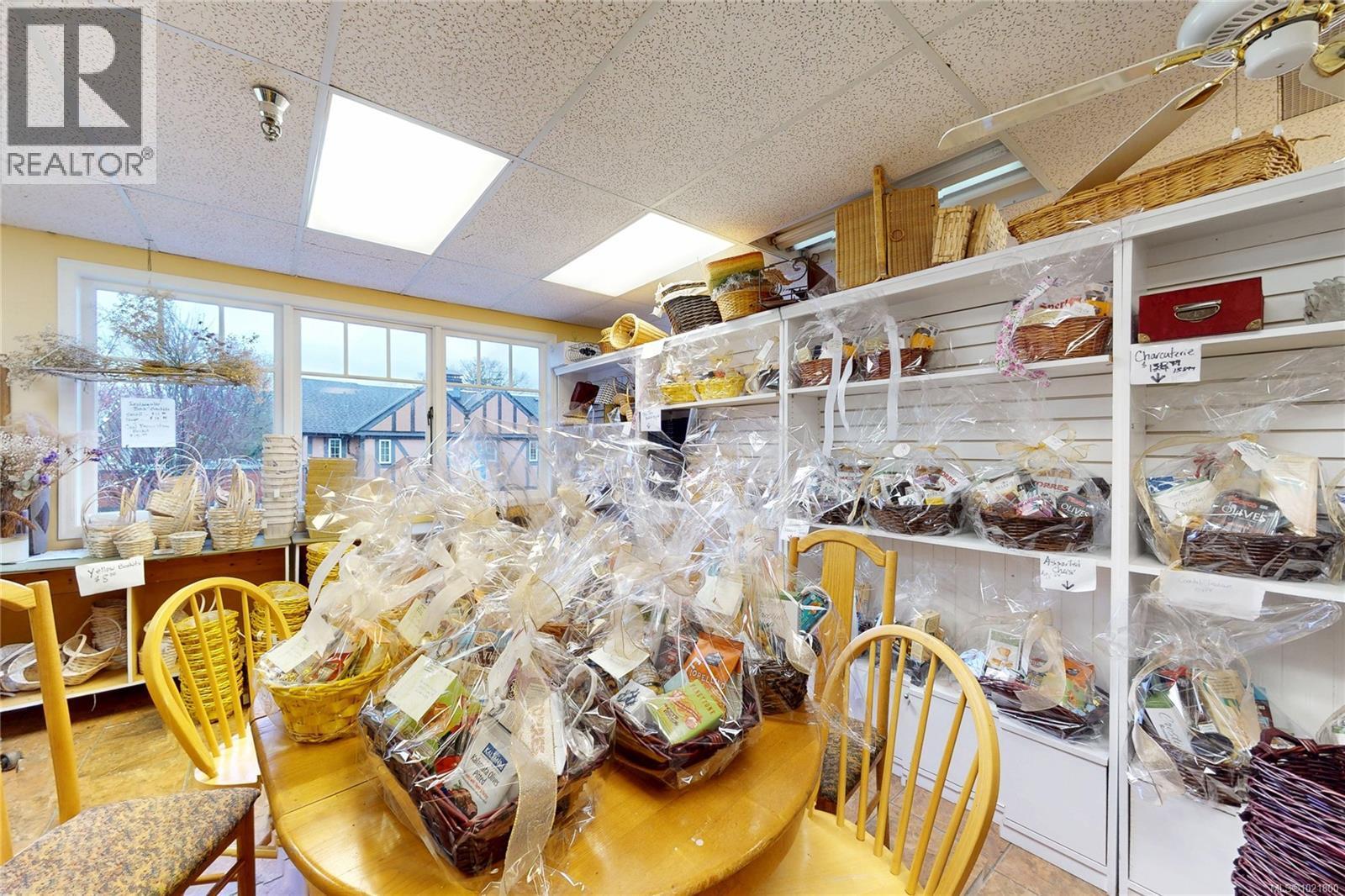 102 2187 Oak Bay Ave, Oak Bay, BC