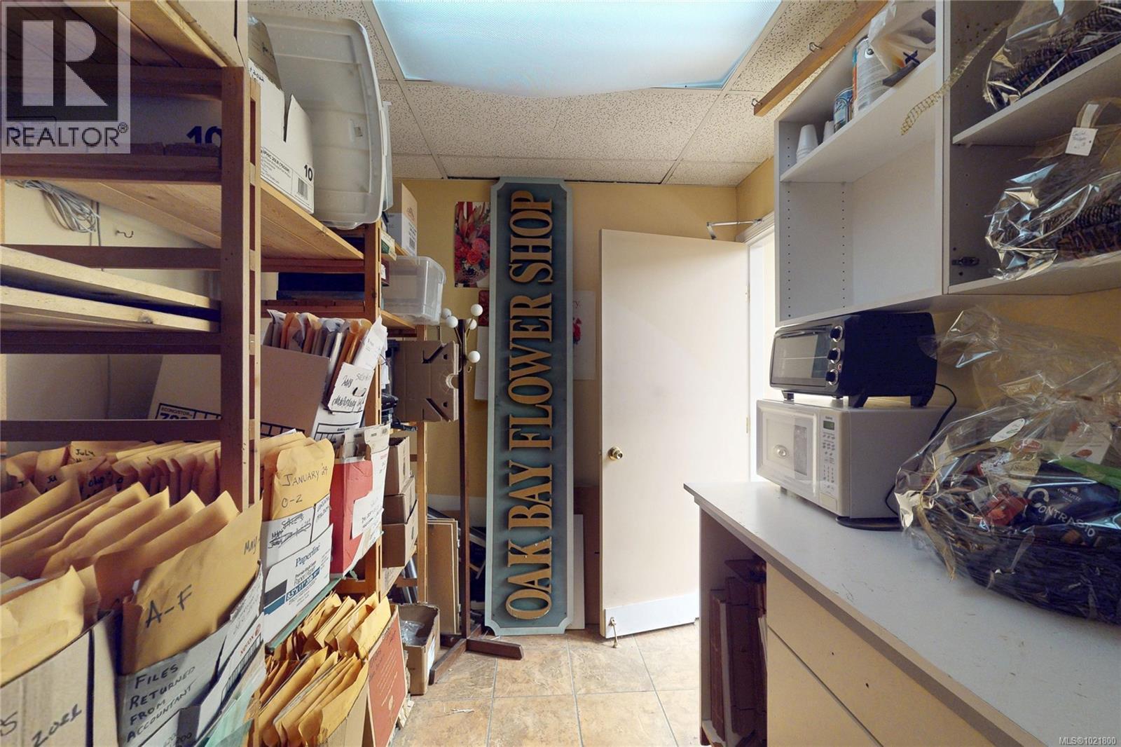 102 2187 Oak Bay Ave, Oak Bay, BC