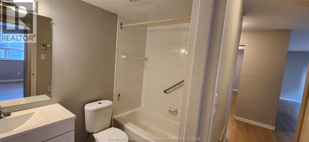 3900 Wyandotte Street East Unit# 515, Windsor, ON - Indoor Photo Showing Bathroom