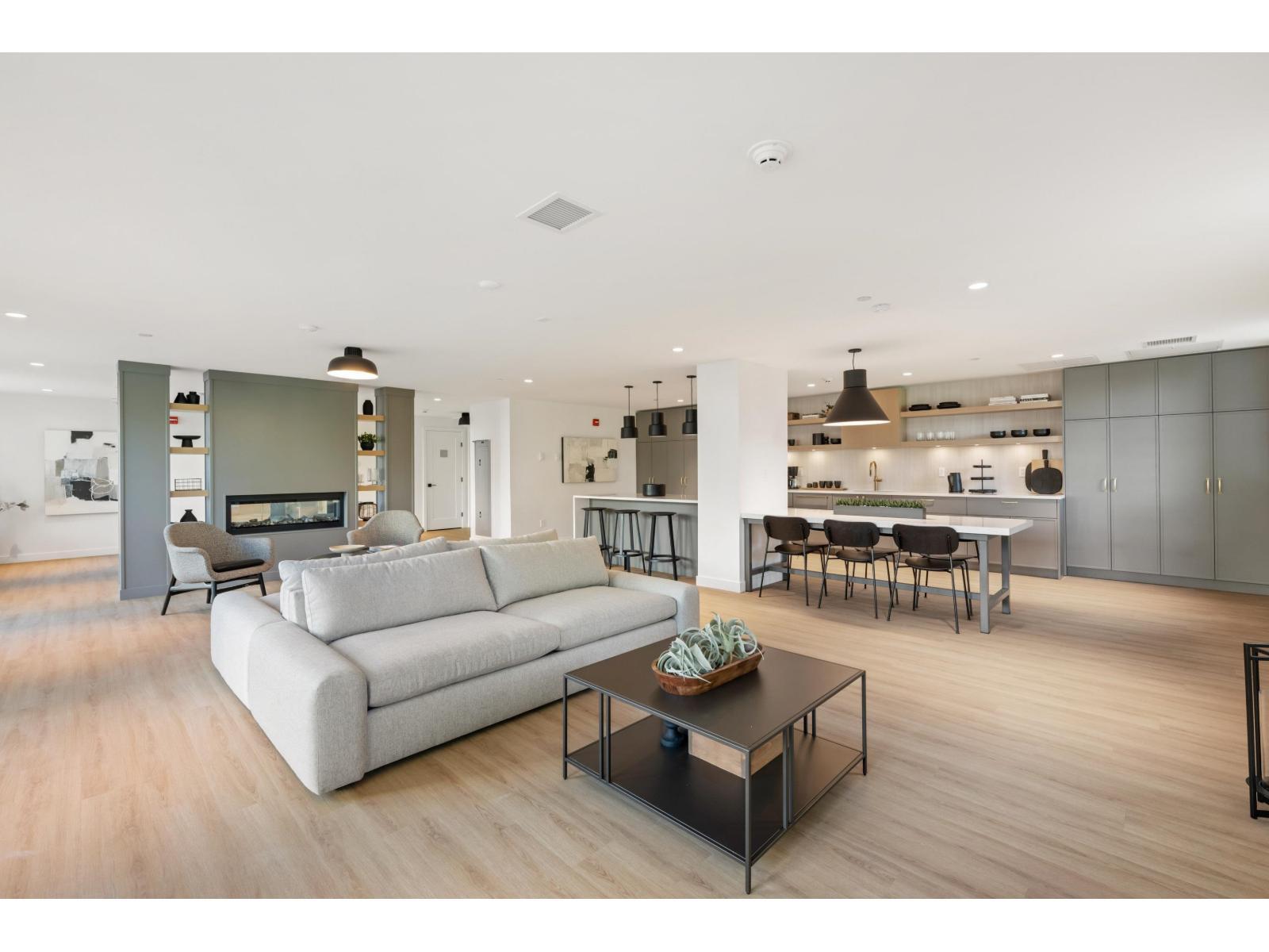 412 2425 166 Street, Surrey, BC - Indoor Photo Showing Living Room