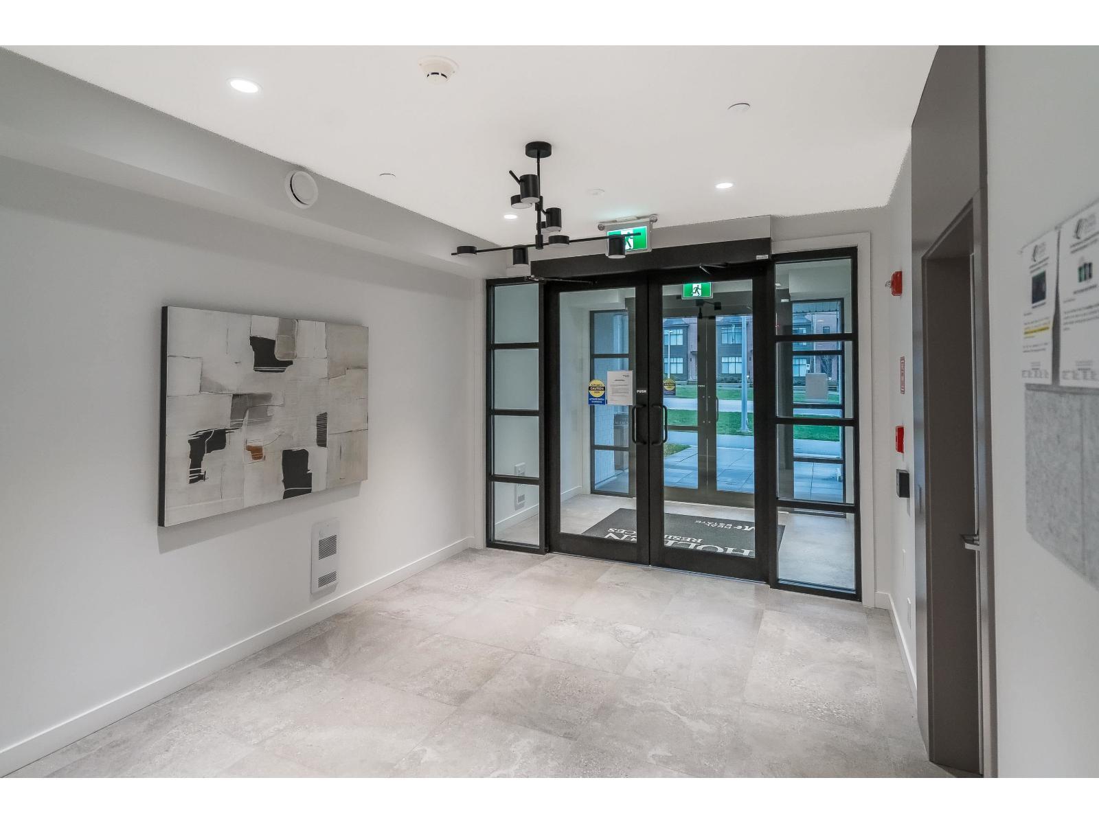 412 2425 166 Street, Surrey, BC - Indoor Photo Showing Other Room