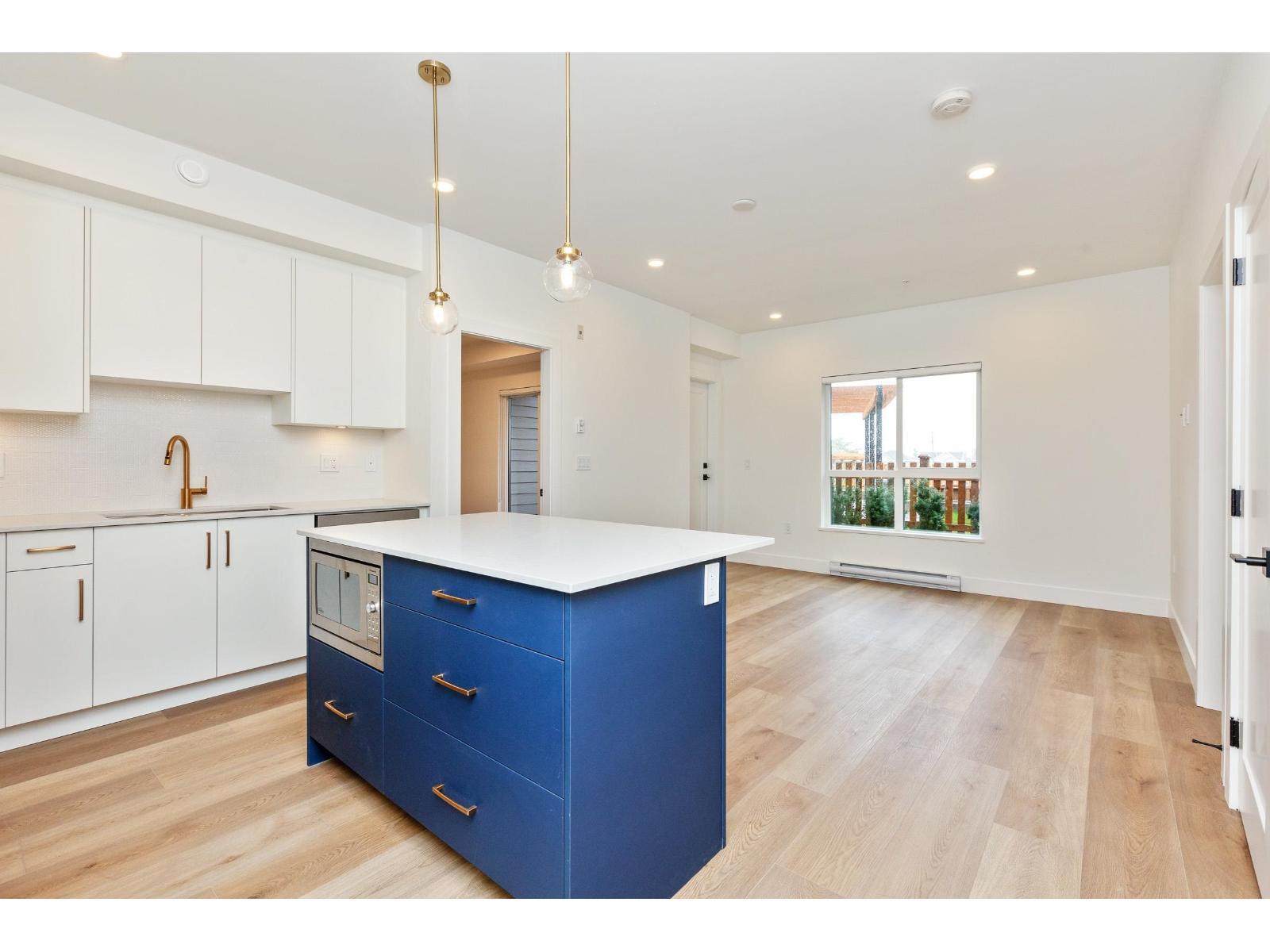 114 20282 72B Avenue, Langley, BC - Indoor Photo Showing Kitchen With Upgraded Kitchen