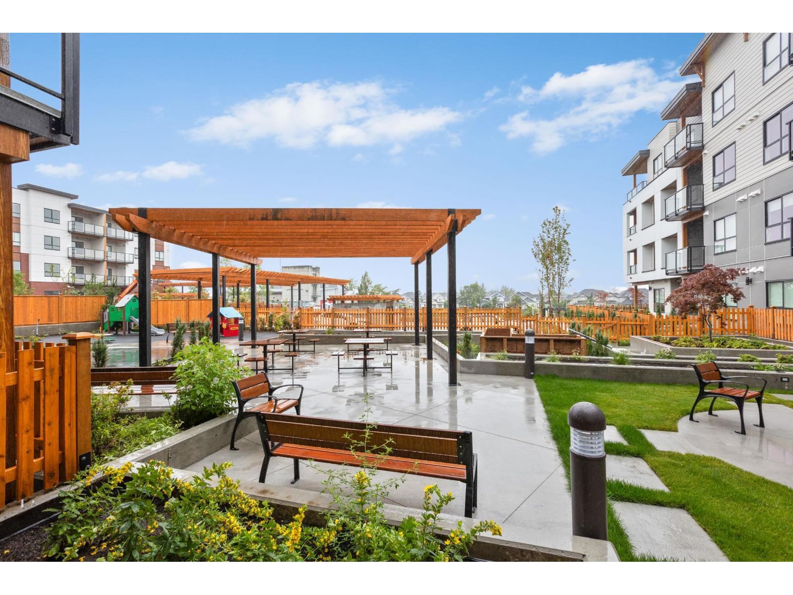 114 20282 72B Avenue, Langley, BC - Outdoor