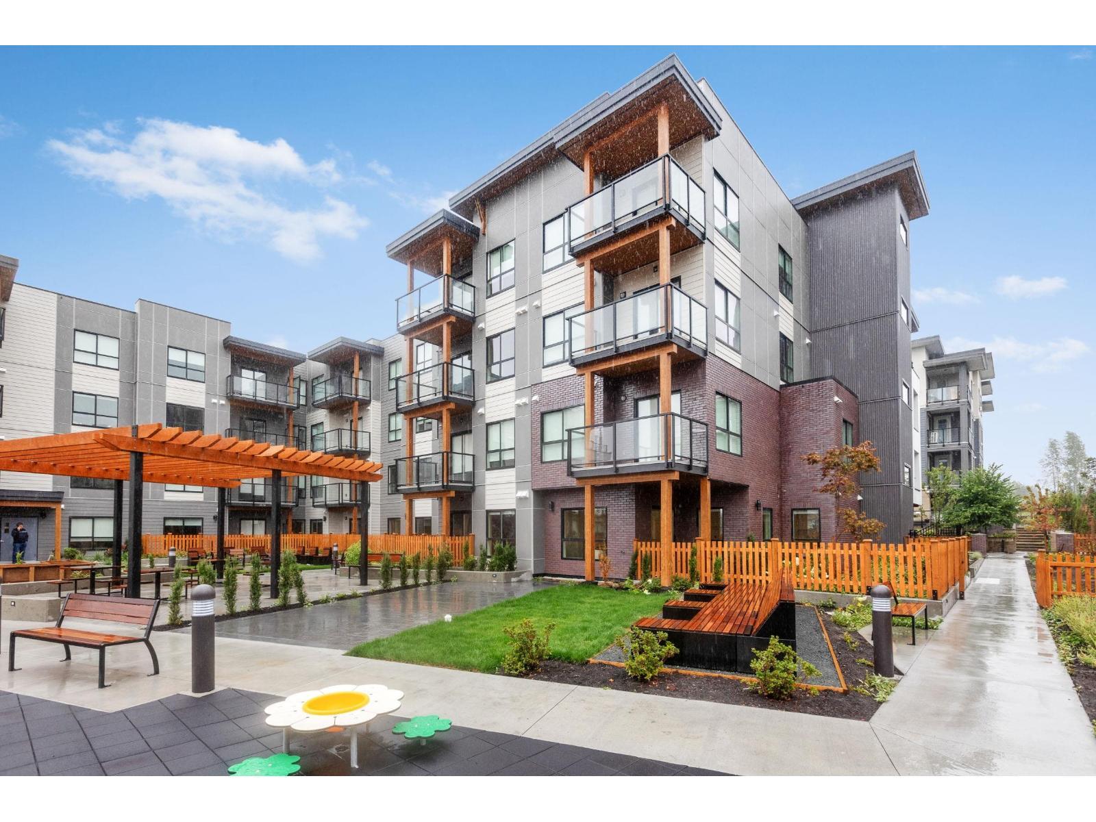 114 20282 72B Avenue, Langley, BC - Outdoor