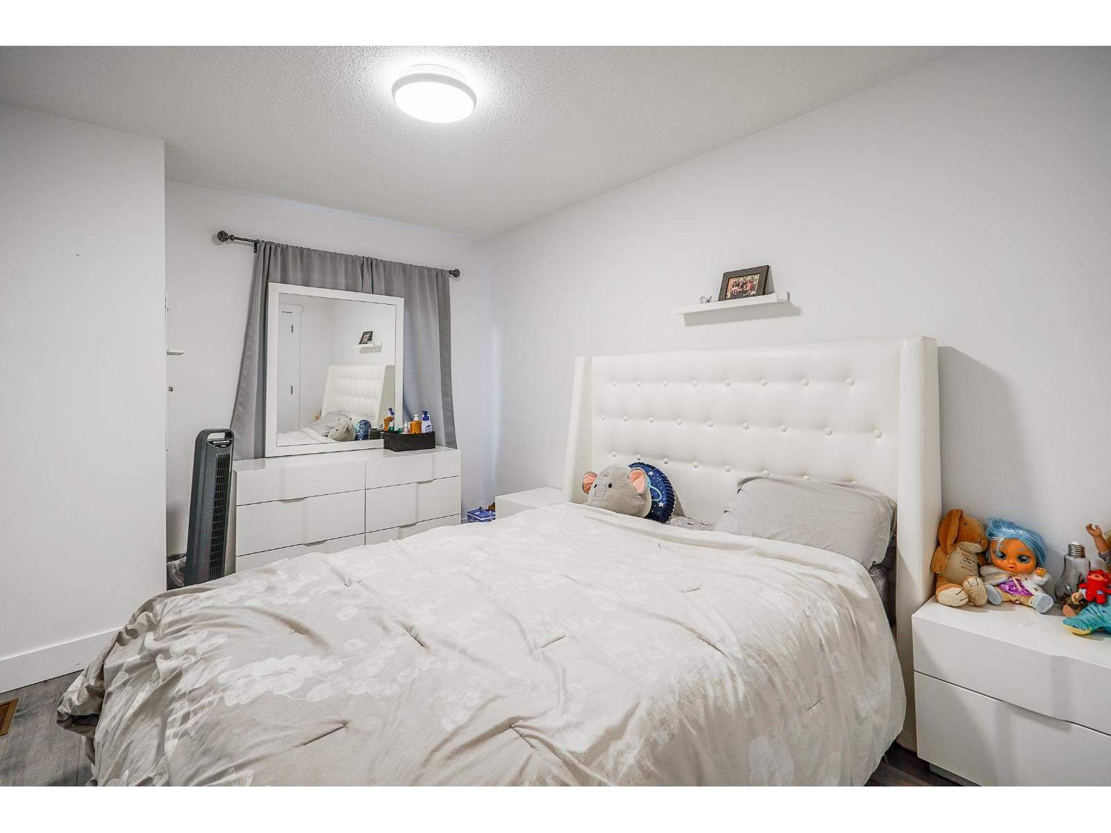 15270 84A Avenue, Surrey, BC - Indoor Photo Showing Bedroom