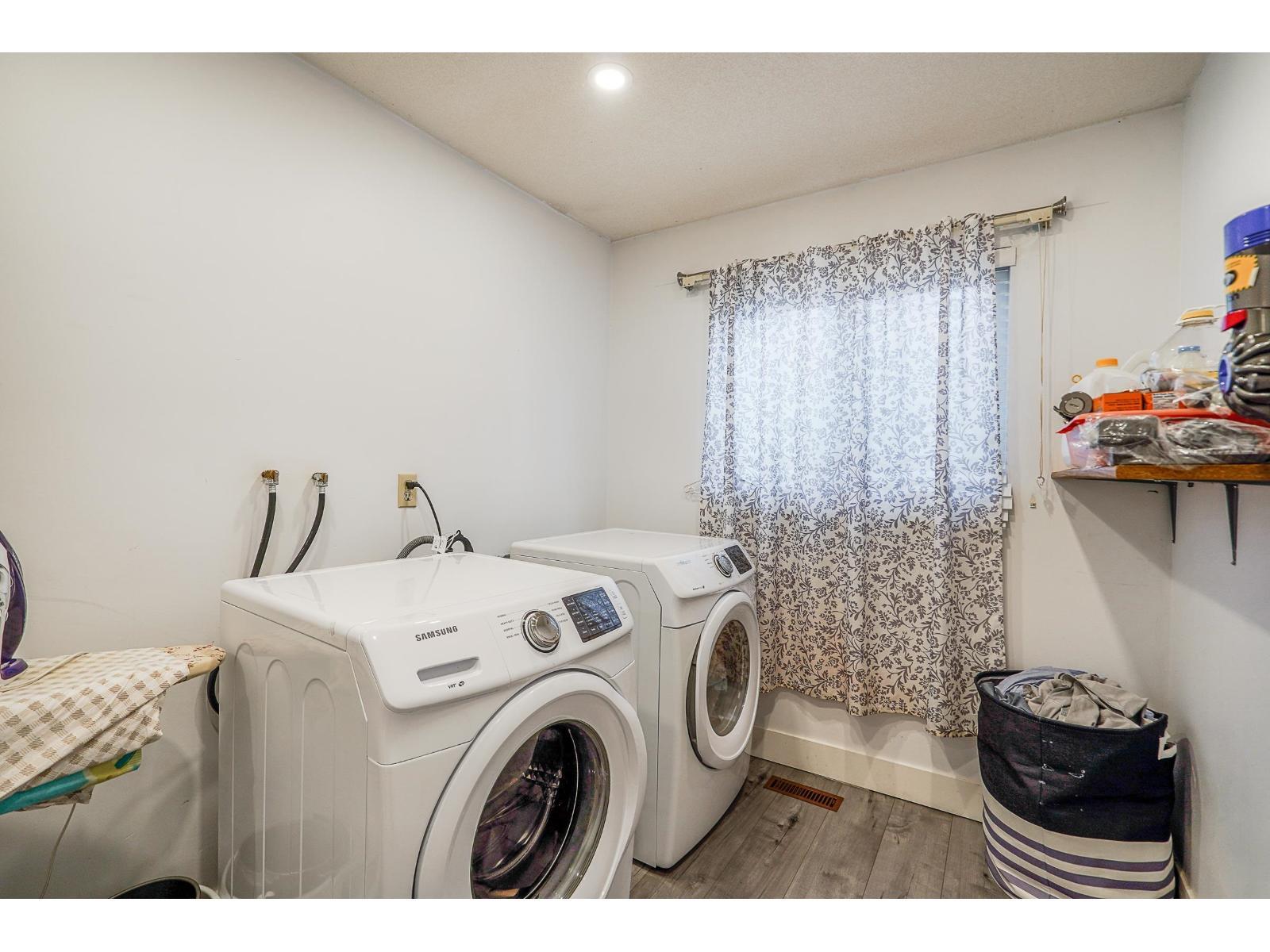 15270 84A Avenue, Surrey, BC - Indoor Photo Showing Laundry Room