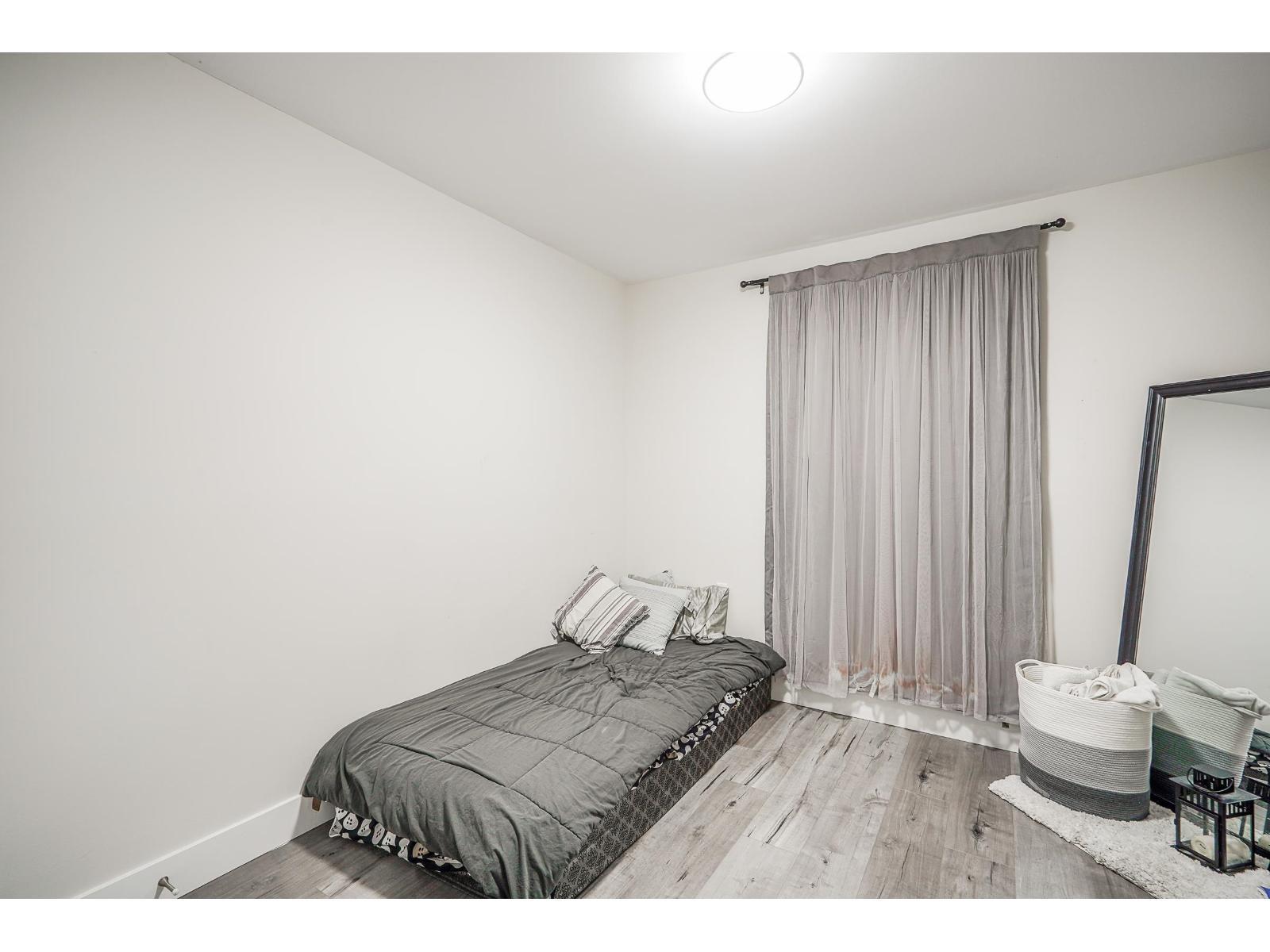 15270 84A Avenue, Surrey, BC - Indoor Photo Showing Bedroom