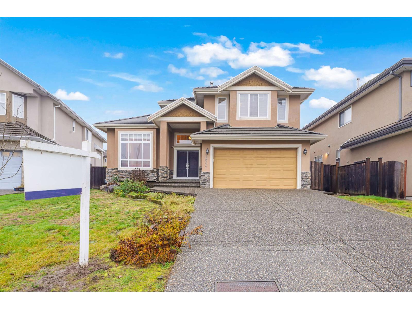 15777 109A Avenue, Surrey, BC - Indoor Photo Showing Living Room With Fireplace