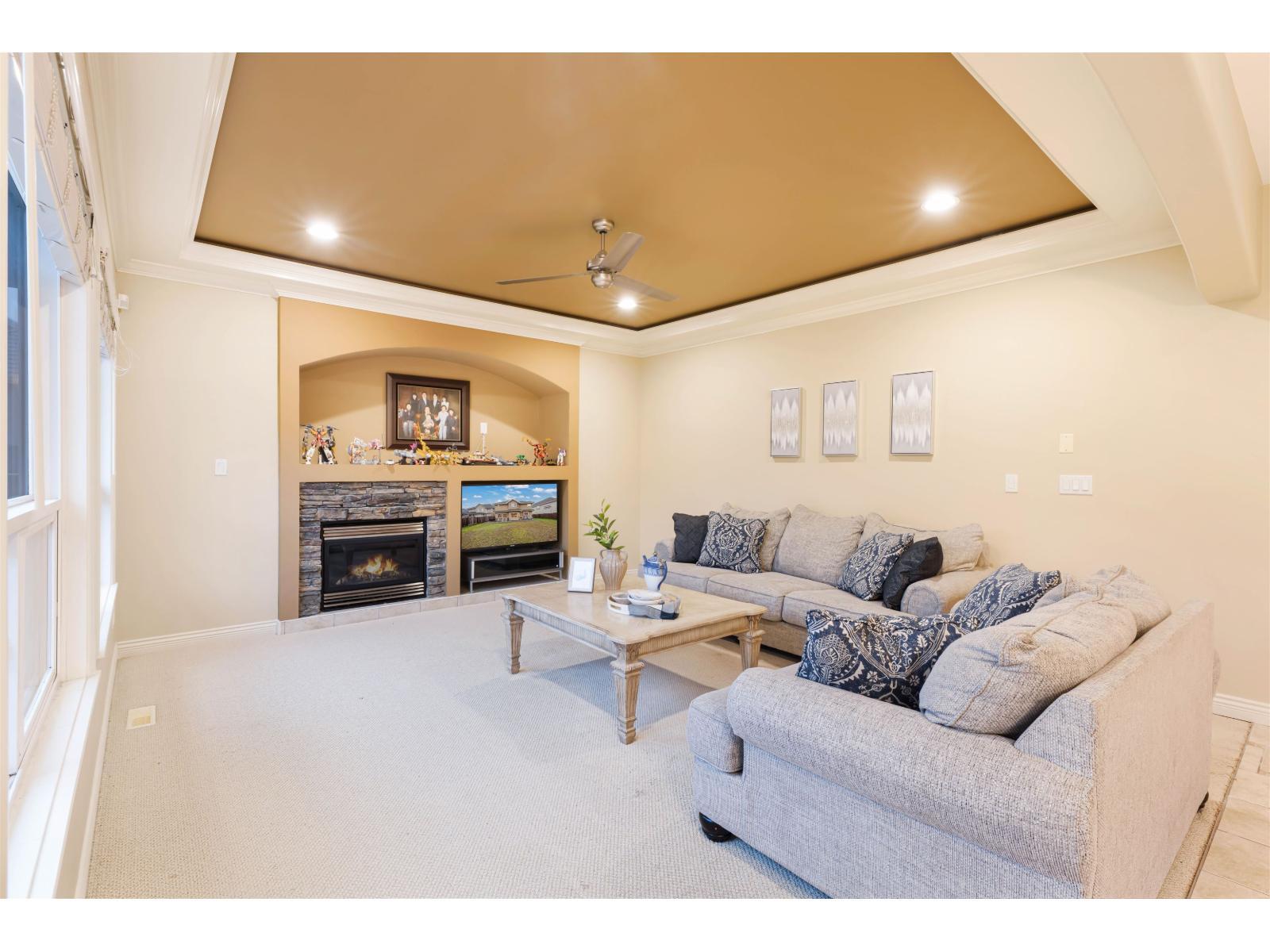 15777 109A Avenue, Surrey, BC - Indoor Photo Showing Living Room