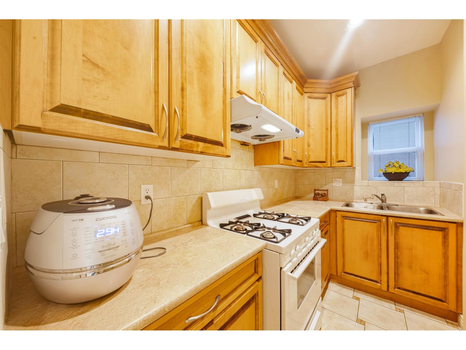 15777 109A Avenue, Surrey, BC - Indoor Photo Showing Other Room