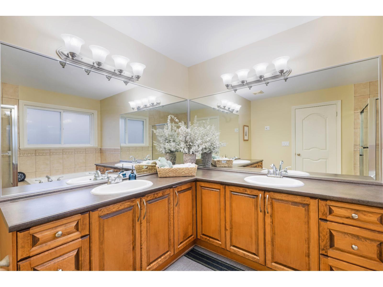 15777 109A Avenue, Surrey, BC - Indoor Photo Showing Bathroom