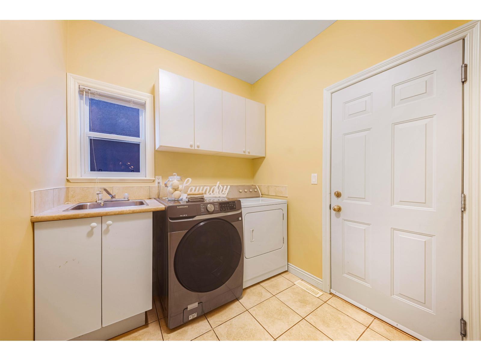 15777 109A Avenue, Surrey, BC - Indoor Photo Showing Kitchen