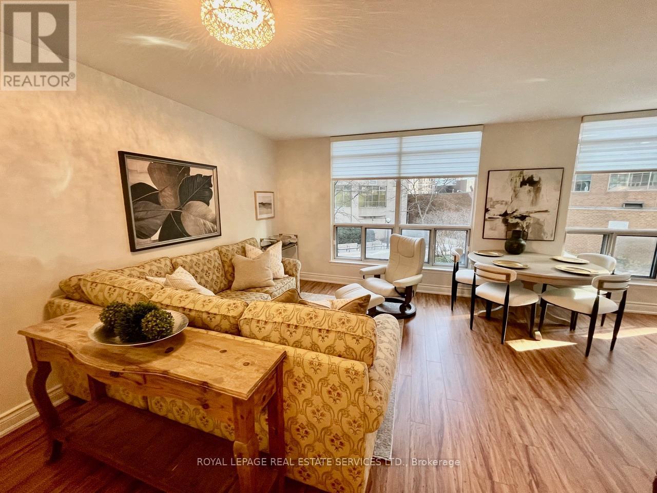 209 - 942 Yonge Street, Toronto, ON - Indoor Photo Showing Living Room
