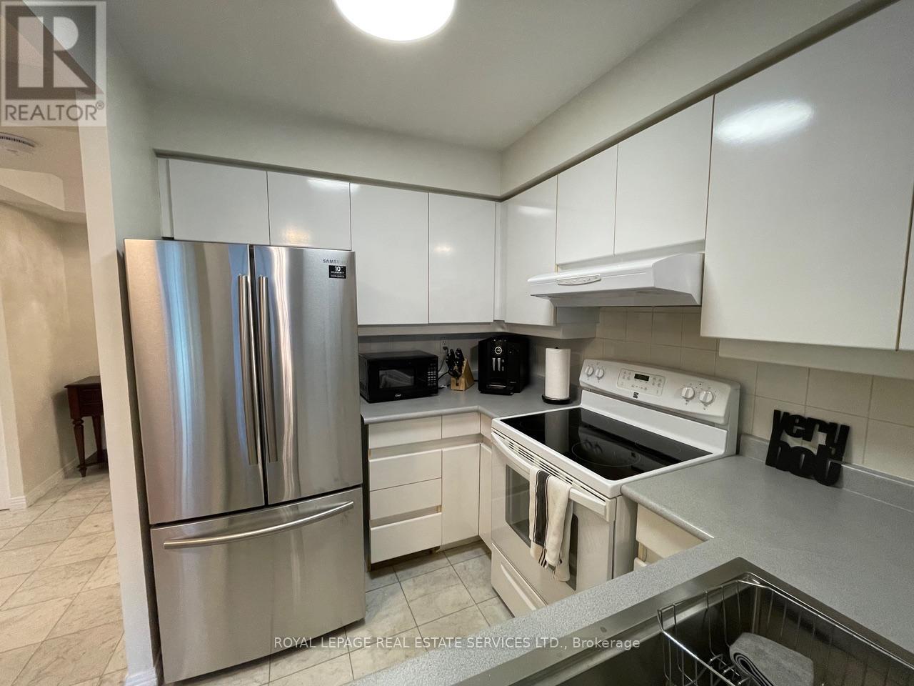 209 - 942 Yonge Street, Toronto, ON - Indoor Photo Showing Kitchen