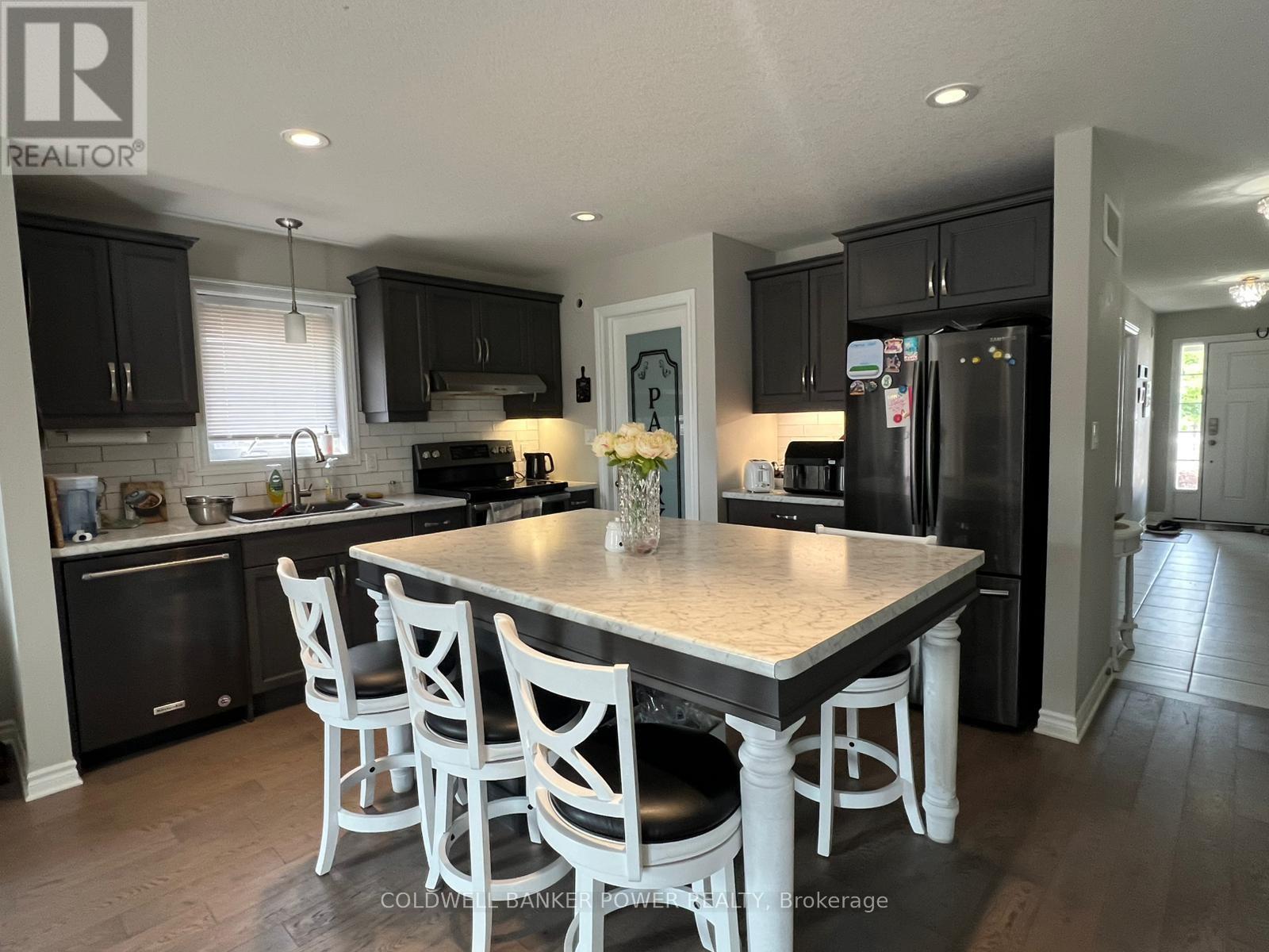 11 Ashberry Place, St. Thomas, ON - Indoor Photo Showing Kitchen With Double Sink