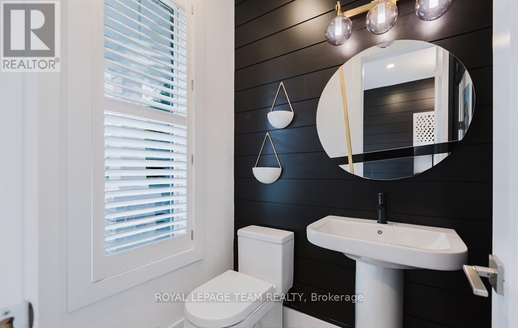 Images provided are to showcase builder finishes - 919 Finescale Way, Ottawa, ON - Indoor Photo Showing Bathroom