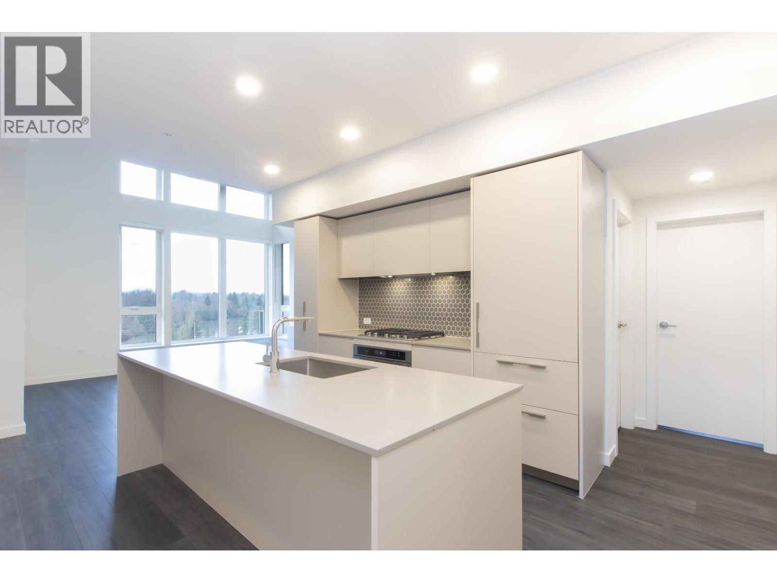 615 1504 Scott Cres, Squamish, BC - Indoor Photo Showing Kitchen With Upgraded Kitchen