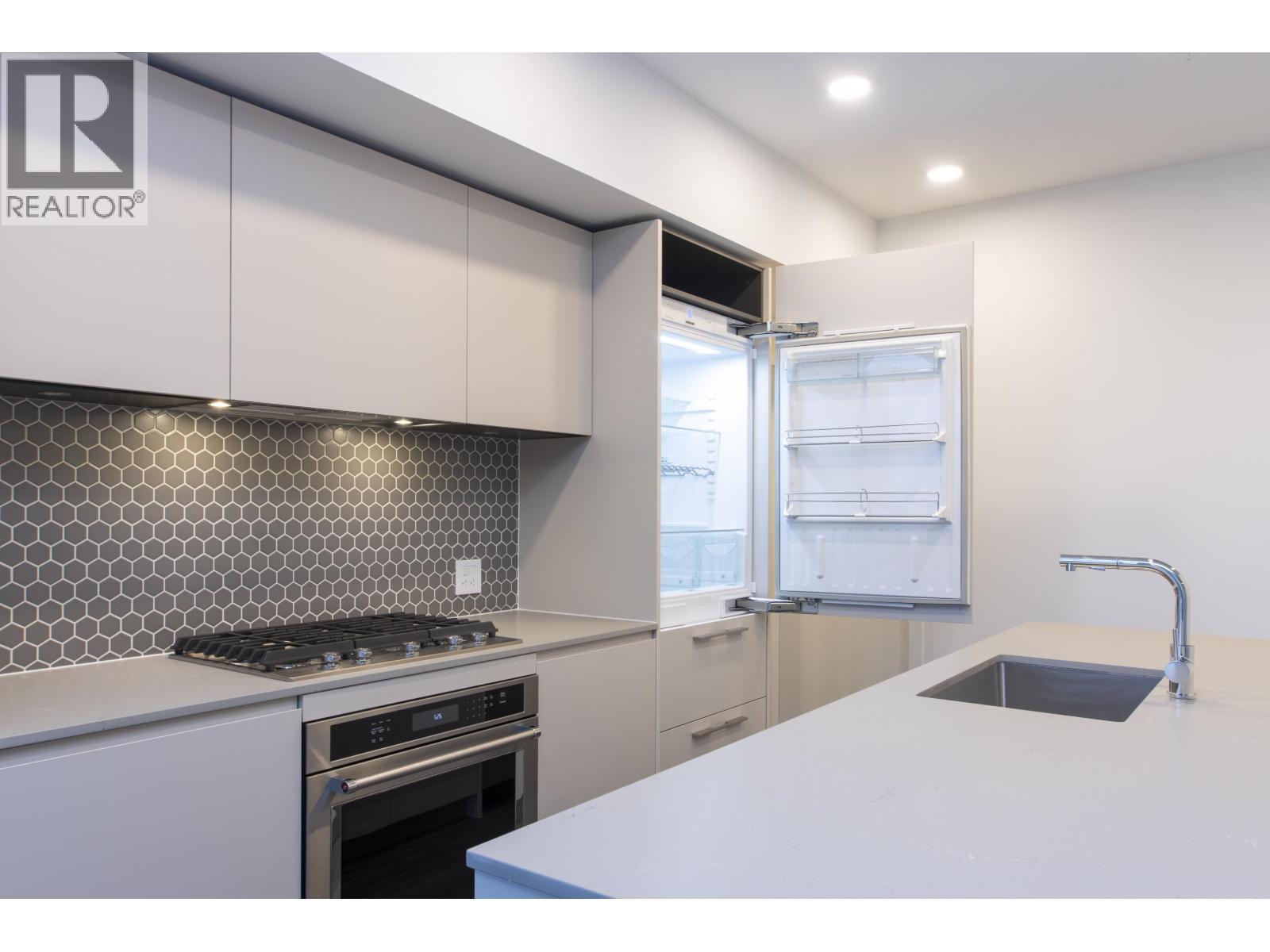 615 1504 Scott Cres, Squamish, BC - Indoor Photo Showing Kitchen