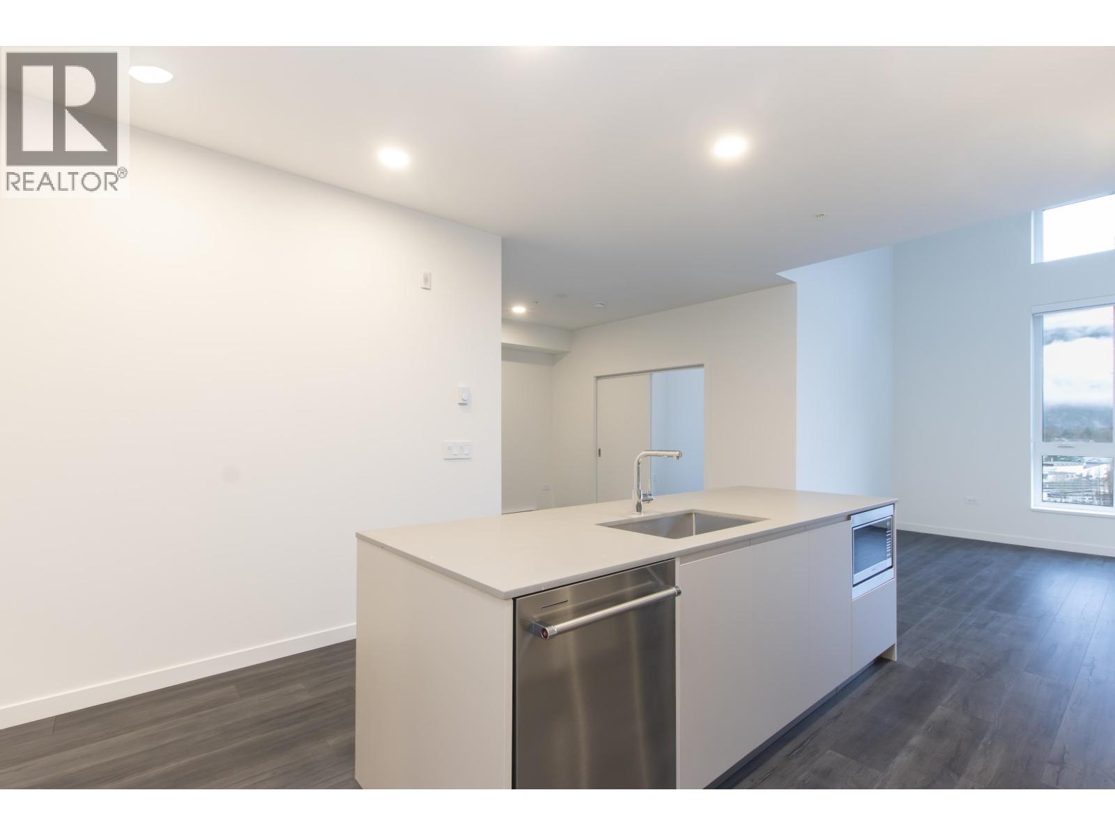 615 1504 Scott Cres, Squamish, BC - Indoor Photo Showing Kitchen