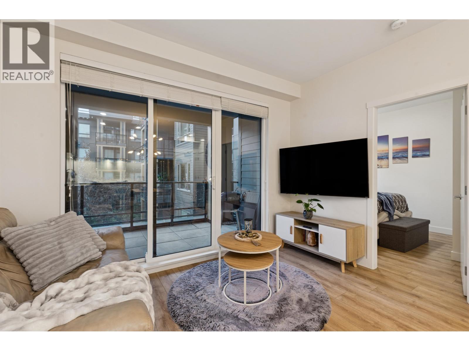 225 721 Anskar Court, Coquitlam, BC - Indoor Photo Showing Living Room