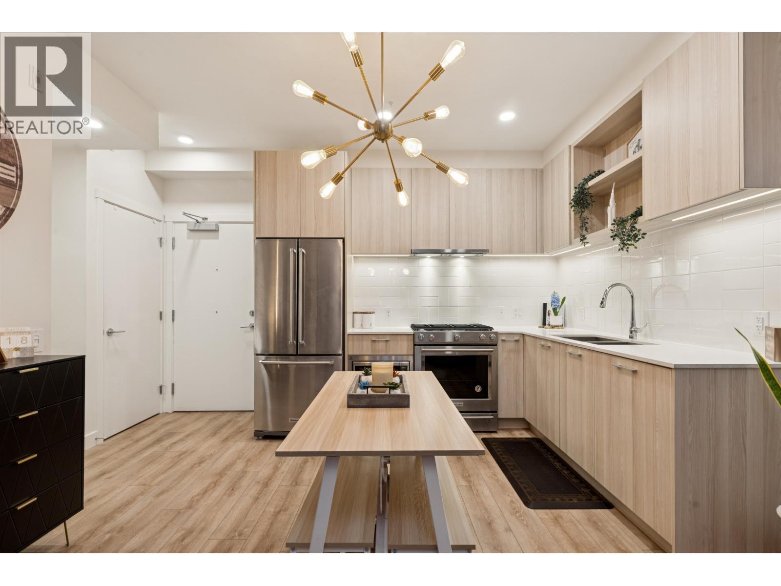 225 721 Anskar Court, Coquitlam, BC - Indoor Photo Showing Kitchen With Upgraded Kitchen