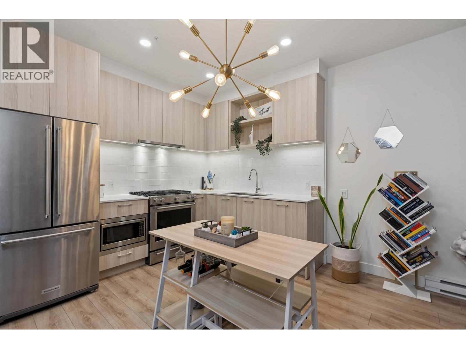 225 721 Anskar Court, Coquitlam, BC - Indoor Photo Showing Other Room