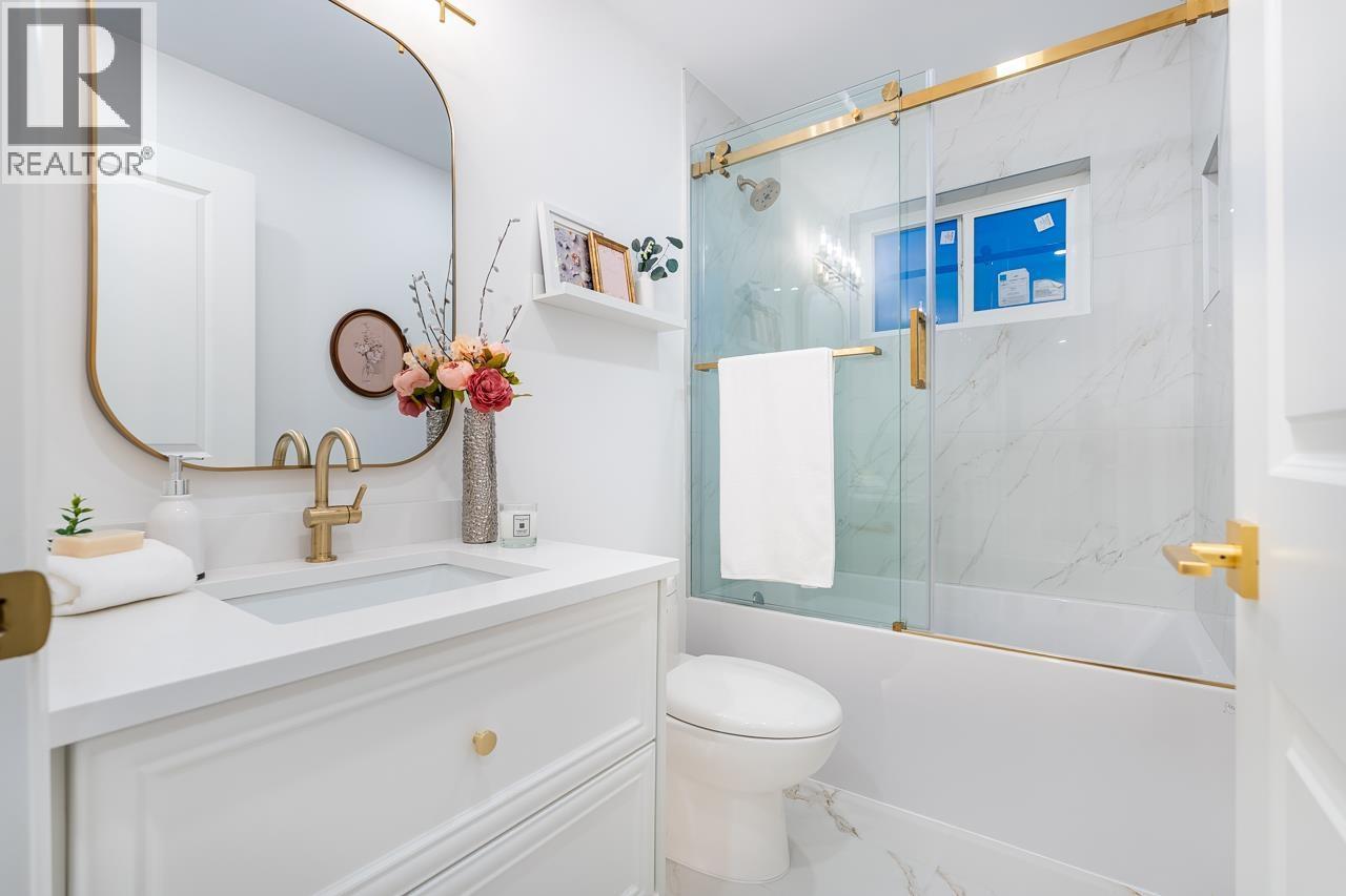 5138 Dominion Street, Burnaby, BC - Indoor Photo Showing Bathroom
