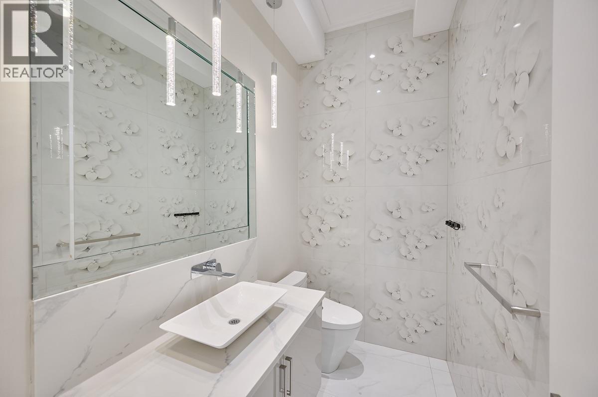 7680 Steveston Highway, Richmond, BC - Indoor Photo Showing Bathroom