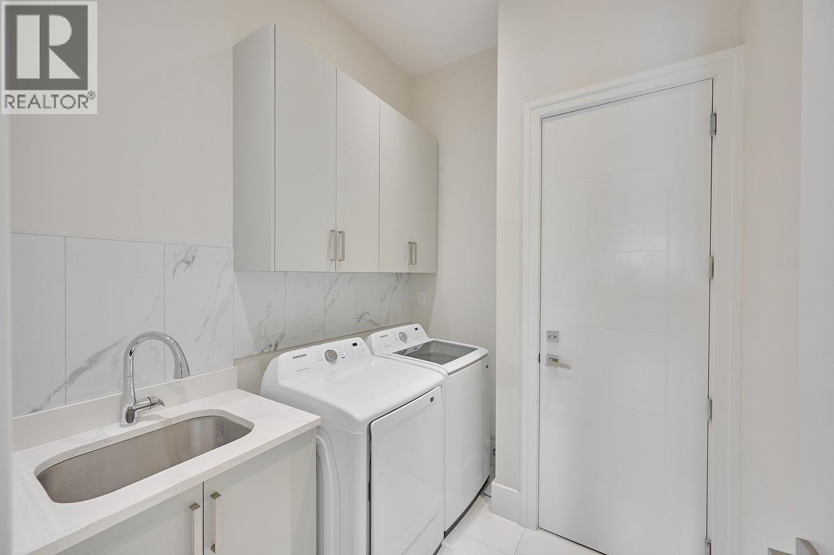 7680 Steveston Highway, Richmond, BC - Indoor Photo Showing Laundry Room
