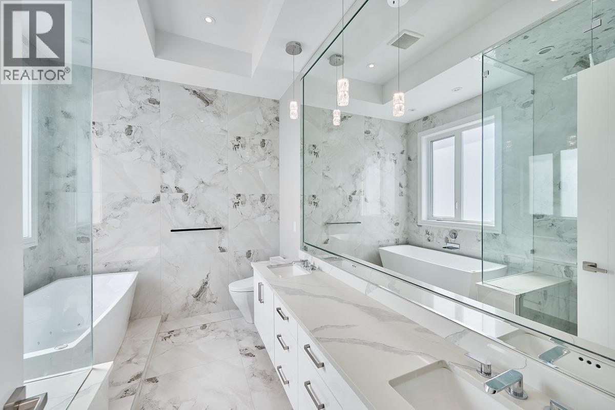 7680 Steveston Highway, Richmond, BC - Indoor Photo Showing Bathroom