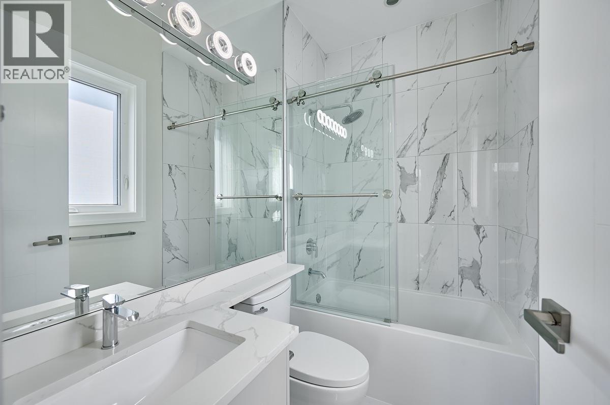 7680 Steveston Highway, Richmond, BC - Indoor Photo Showing Bathroom
