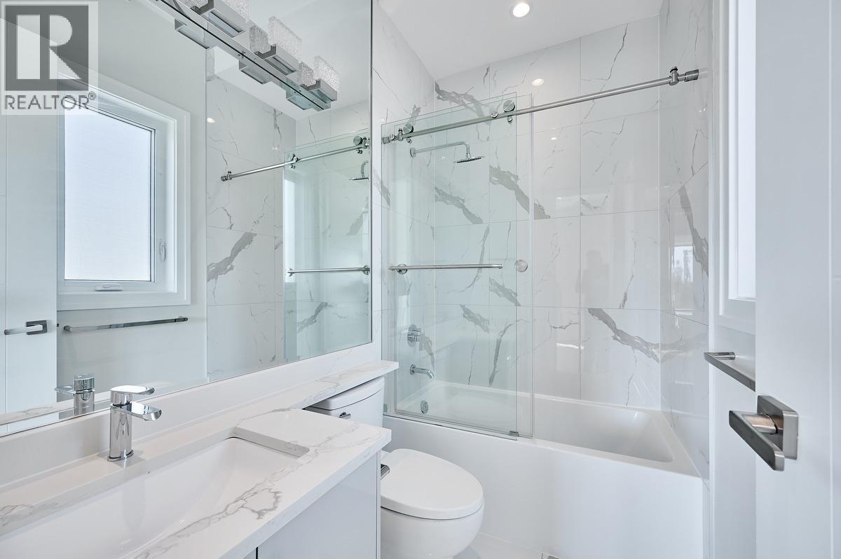 7680 Steveston Highway, Richmond, BC - Indoor Photo Showing Bathroom