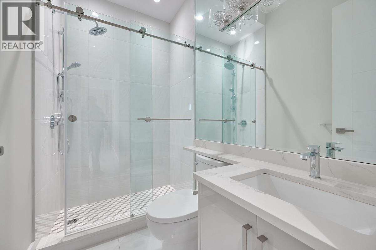 7680 Steveston Highway, Richmond, BC - Indoor Photo Showing Bathroom