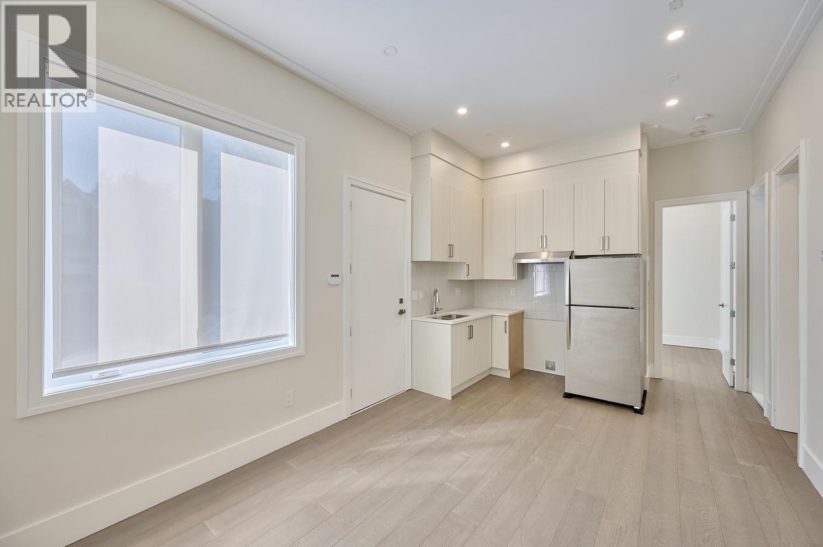 7680 Steveston Highway, Richmond, BC - Indoor Photo Showing Kitchen