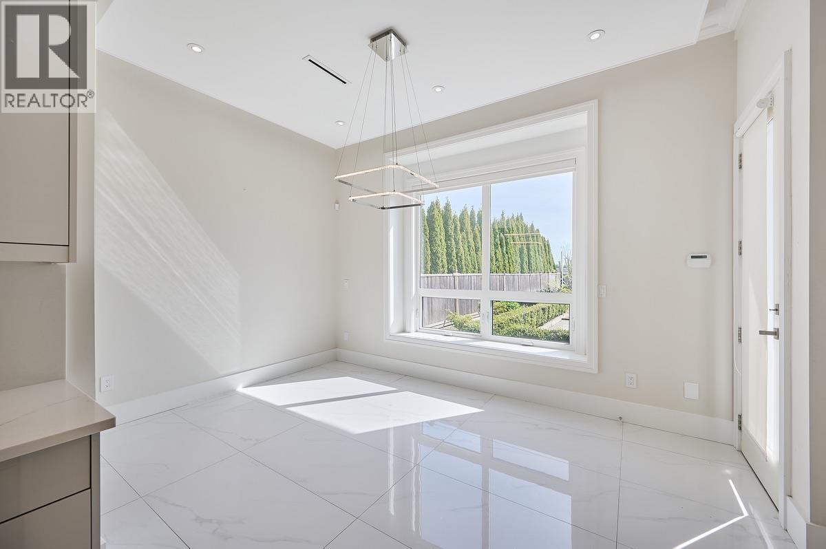 7680 Steveston Highway, Richmond, BC - Indoor Photo Showing Other Room