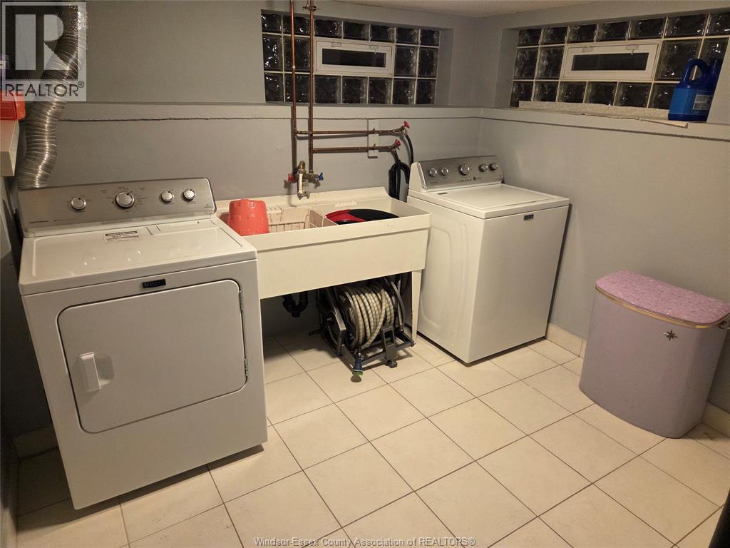 1665 Grand Marais Unit# Lower, Windsor, ON - Indoor Photo Showing Laundry Room