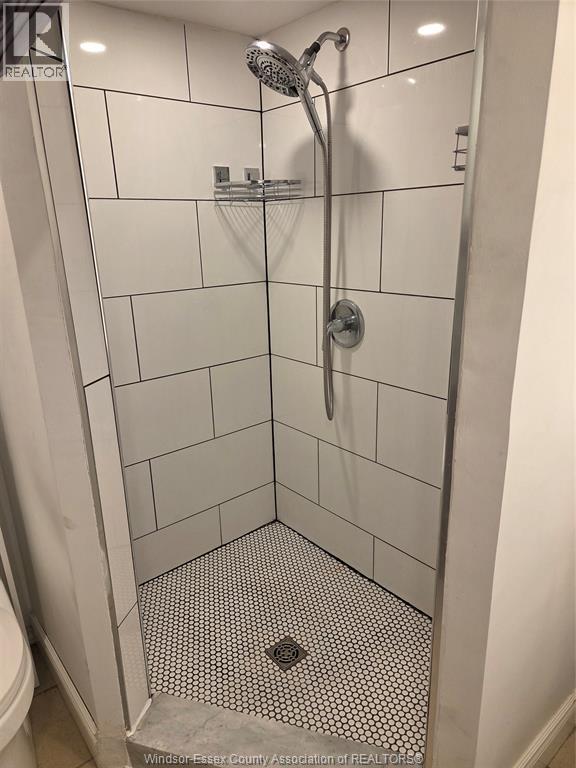 1665 Grand Marais Unit# Lower, Windsor, ON - Indoor Photo Showing Bathroom