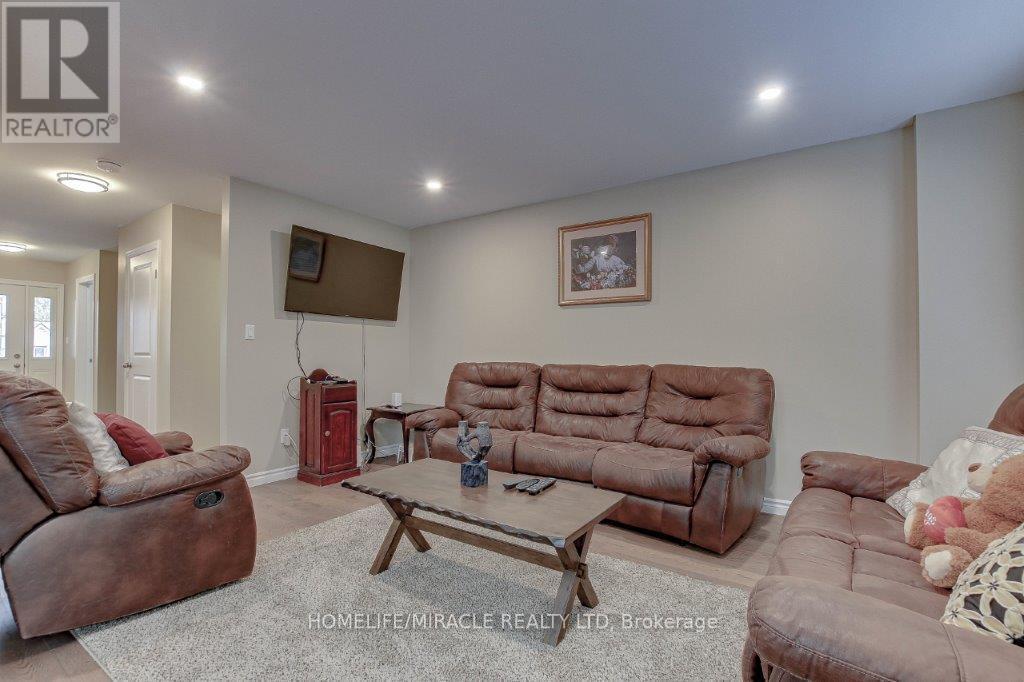 136 Cherry Street, Ingersoll, ON - Indoor Photo Showing Living Room