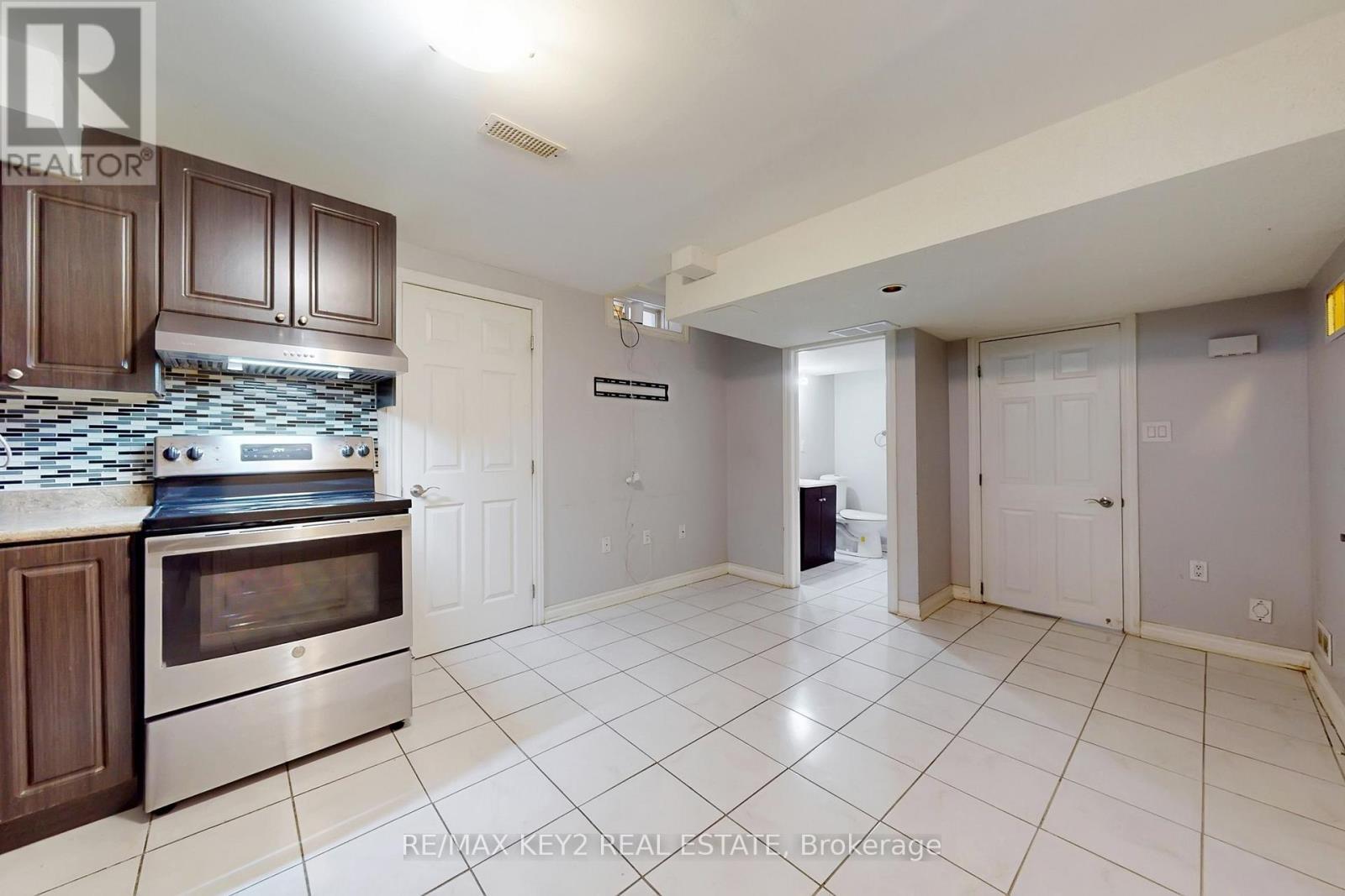 Bsmt - 58 Hummingbird Drive, Toronto, ON - Indoor Photo Showing Kitchen