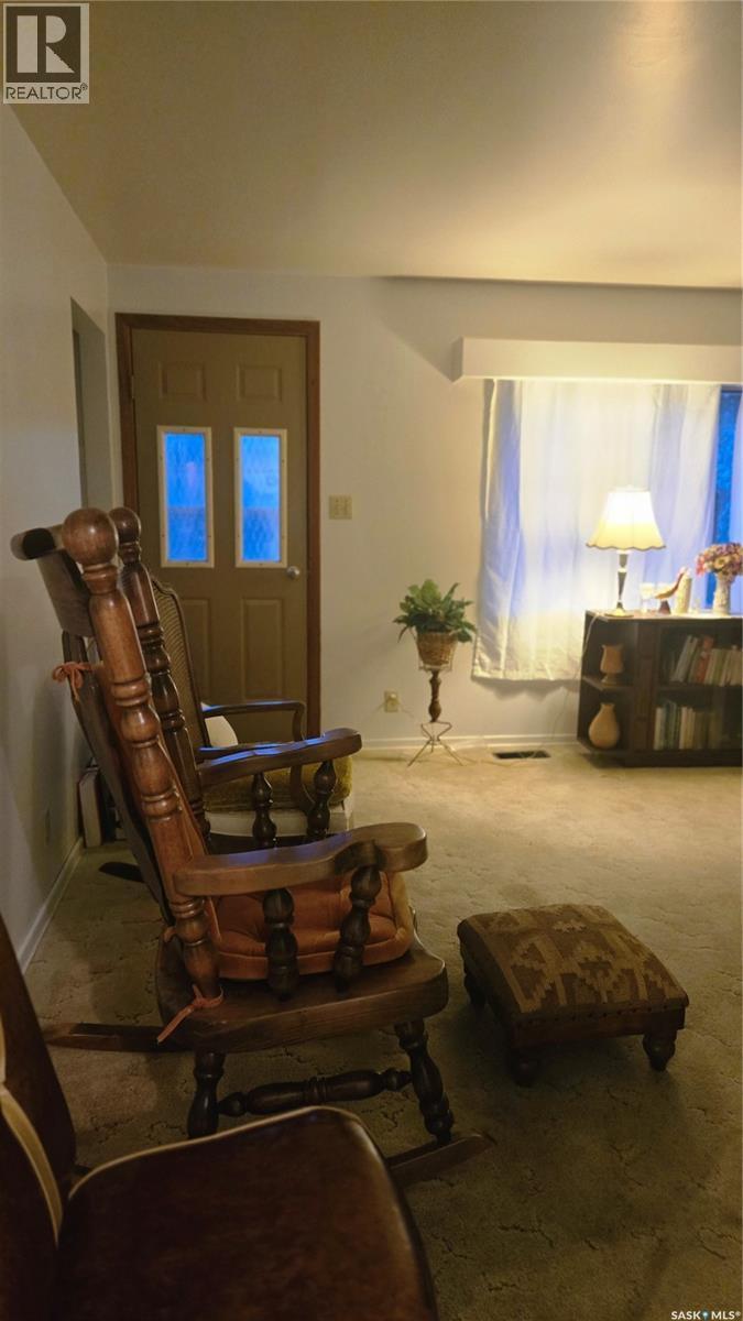 832 Peters Avenue, Oxbow, SK - Indoor Photo Showing Other Room