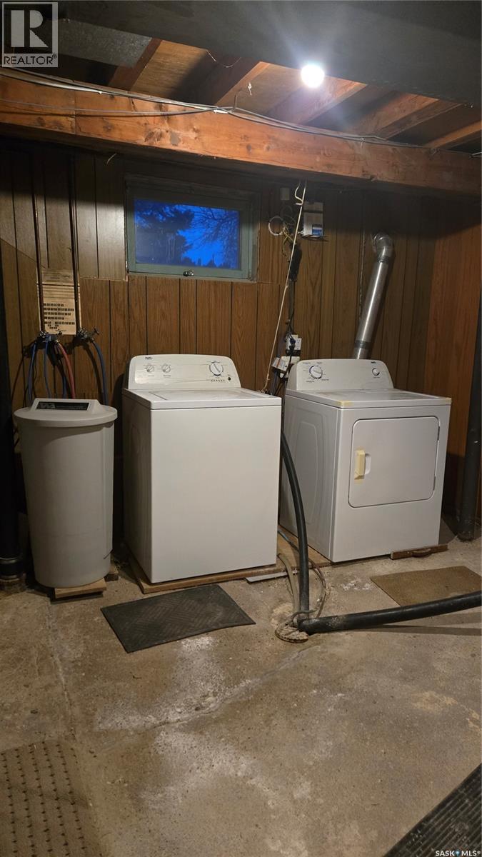 832 Peters Avenue, Oxbow, SK - Indoor Photo Showing Laundry Room