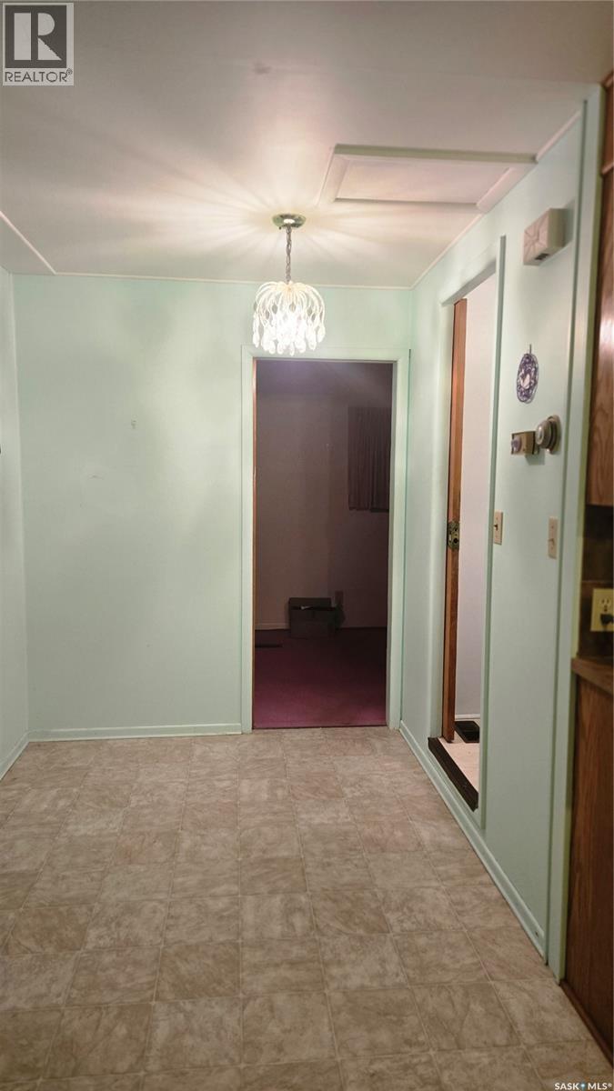 832 Peters Avenue, Oxbow, SK - Indoor Photo Showing Other Room