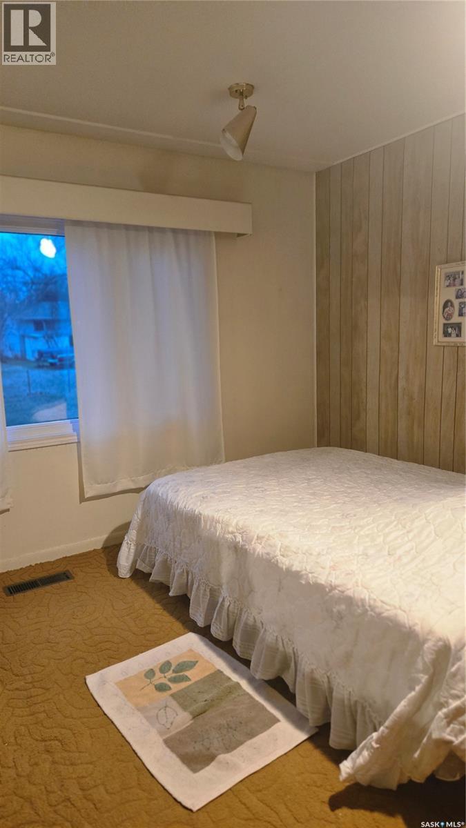 832 Peters Avenue, Oxbow, SK - Indoor Photo Showing Bedroom