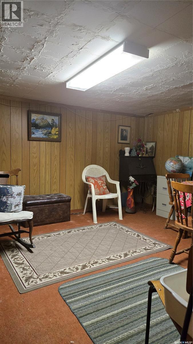 832 Peters Avenue, Oxbow, SK - Indoor