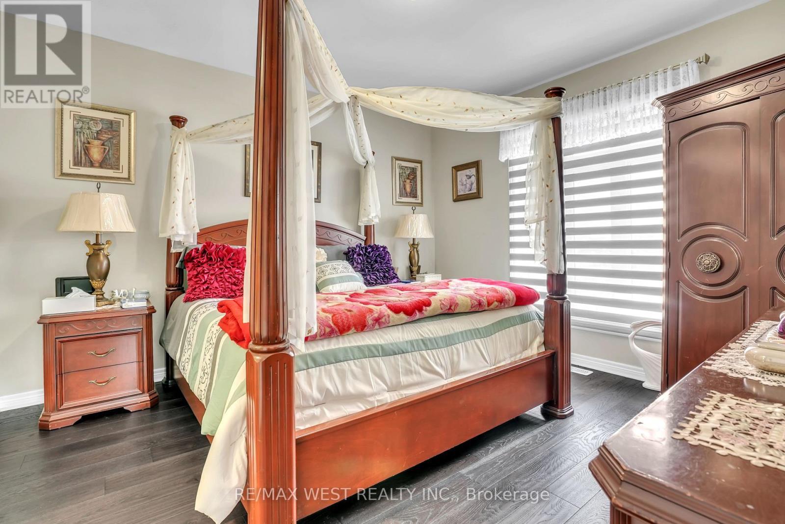 126 Kingsmere Crescent, New Tecumseth, ON - Indoor Photo Showing Bedroom