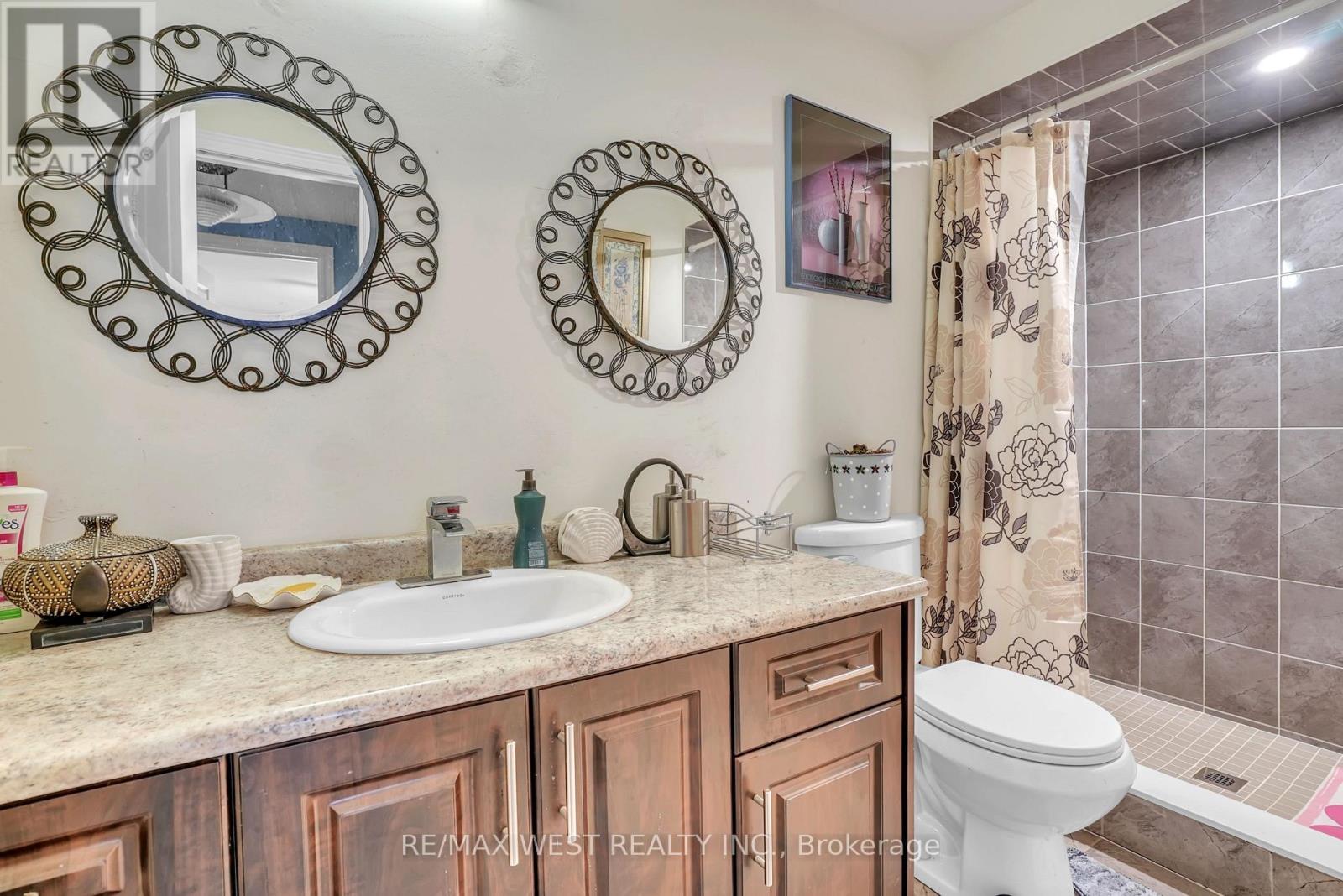 126 Kingsmere Crescent, New Tecumseth, ON - Indoor Photo Showing Bathroom