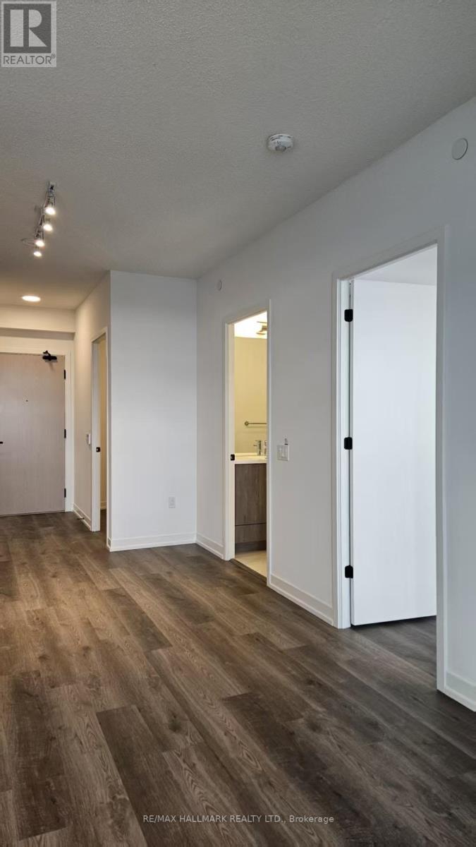 1910 - 8 Interchange Way, Vaughan, ON - Indoor